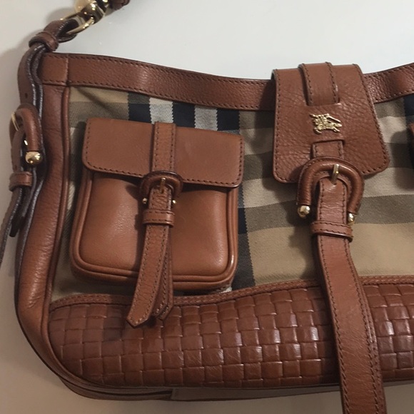 BURBERRY STUNNING BAGUETTE STYLE AUTHENTIC BAG WITH EXTRA STORAGE POCKETS - Picture 4 of 16